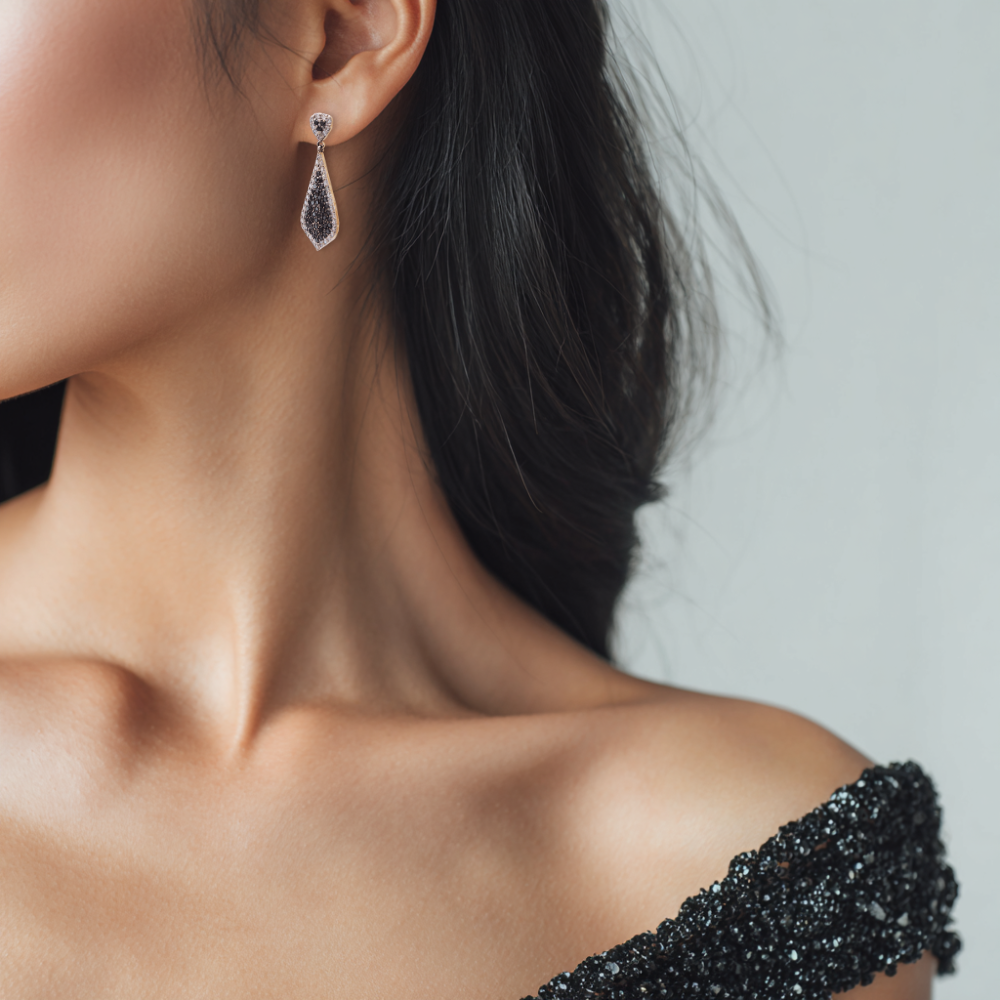 Náušnice z bílého zlata s černými a bílými diamanty