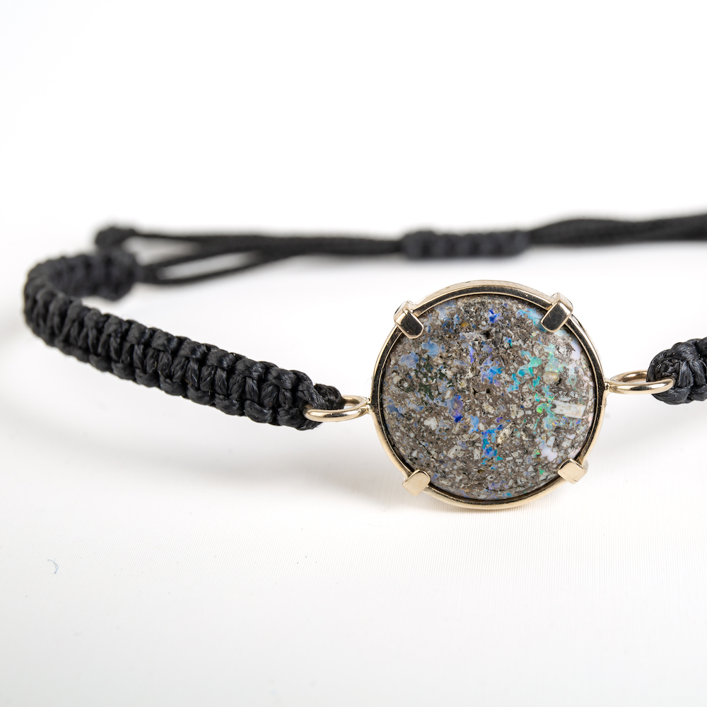 Slovenský drahý opál v andezitu - bílé zlato, slovenský opál