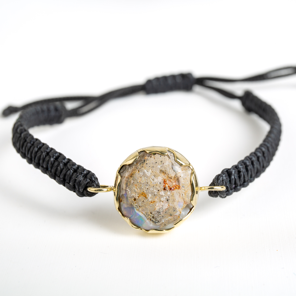 Slovenský drahý opál v andezitu - žluté zlato, slovenský opál