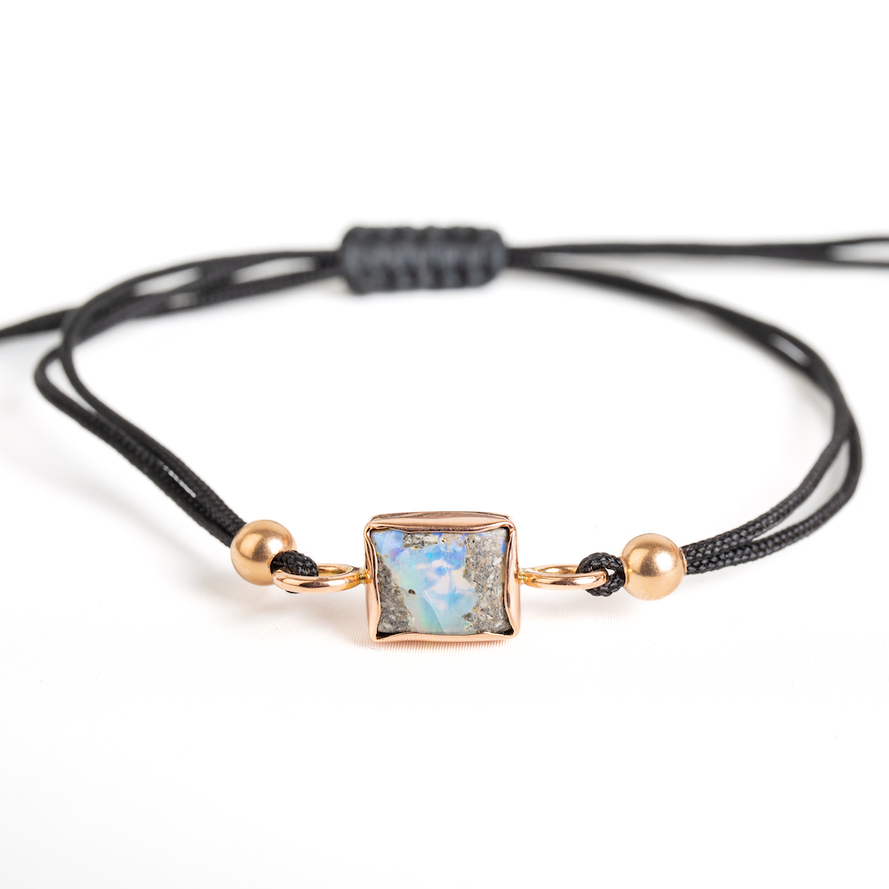 Slovenský drahý opál v andezitu - růžové zlato, slovenský opál