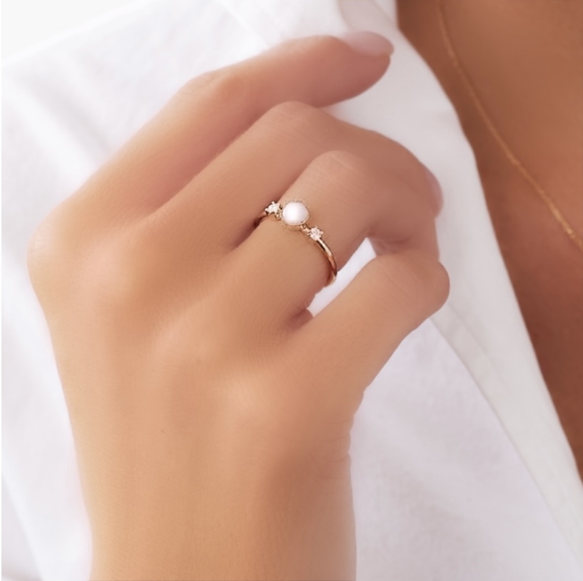 Prsten se slovenským opálem - růžové zlato, diamanty