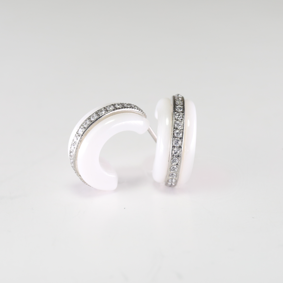 Náušnice bílá keramika - bílé zlato, diamanty